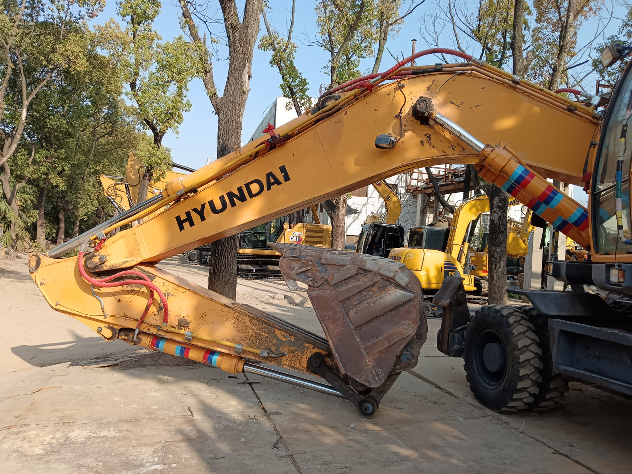 HYUNDAI R210W-9 - Bager na kolesih: slika 5 HYUNDAI R210W-9 - Bager na kolesih: slika 5