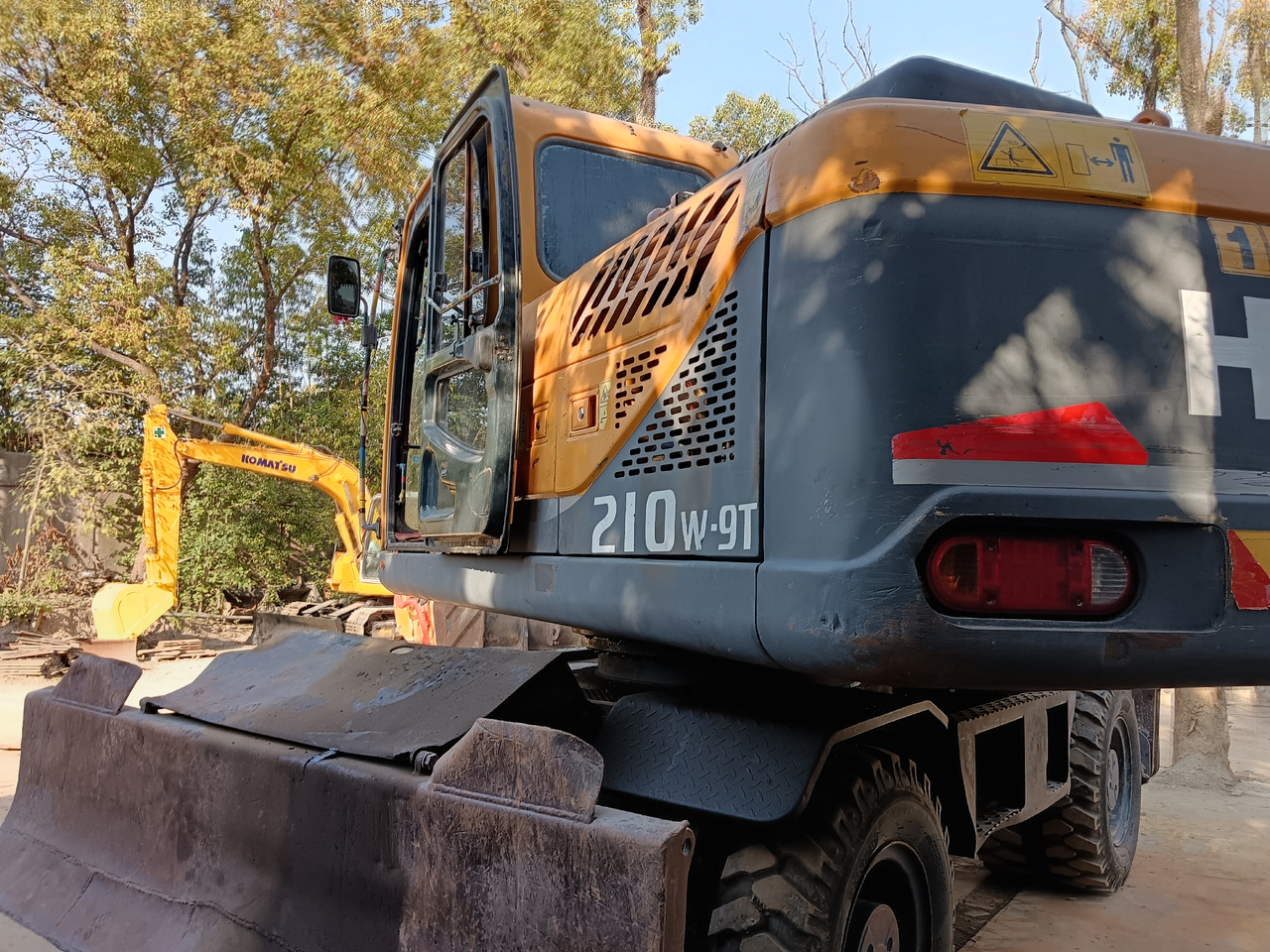 HYUNDAI R210W-9 - Bager na kolesih: slika 3 HYUNDAI R210W-9 - Bager na kolesih: slika 3