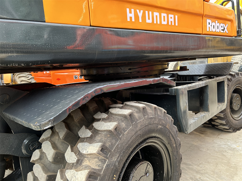 HYUNDAI ROBEX 210W-9 - Bager na kolesih: slika 4 HYUNDAI ROBEX 210W-9 - Bager na kolesih: slika 4