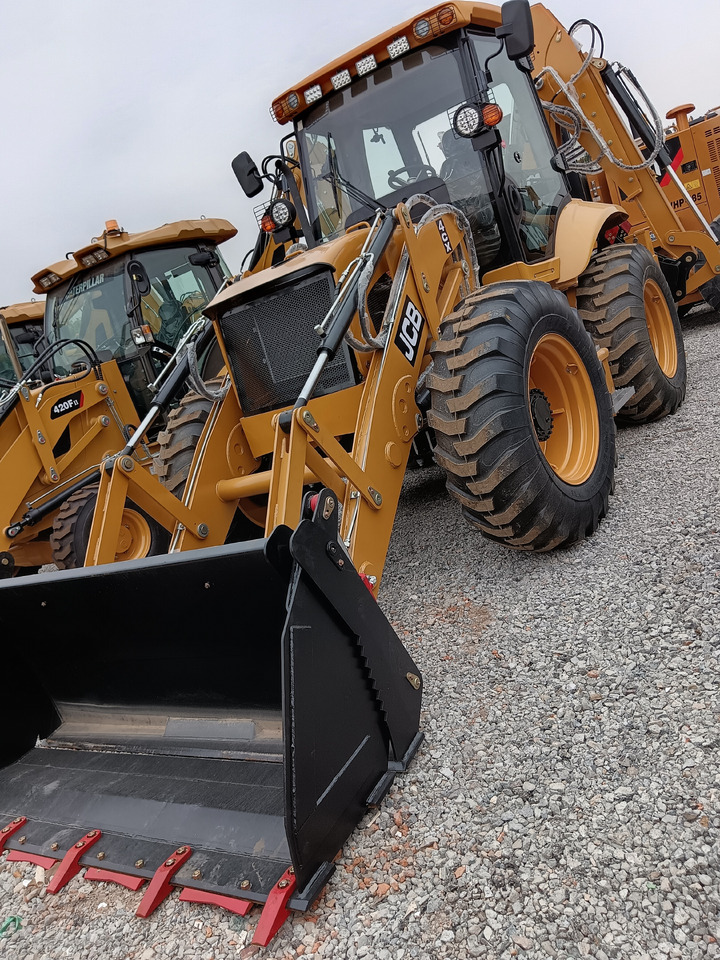 JCB 4CX 4 BY 4 DRIVE - Bager nakladalec: slika 1 JCB 4CX 4 BY 4 DRIVE - Bager nakladalec: slika 1