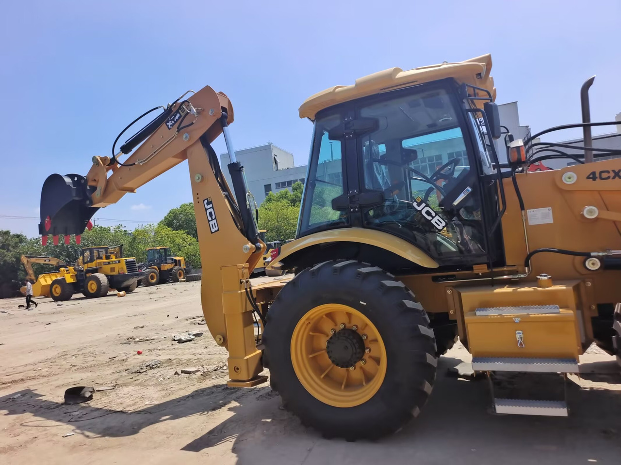 JCB 4CX 4 BY 4 - Bager nakladalec: slika 4 JCB 4CX 4 BY 4 - Bager nakladalec: slika 4