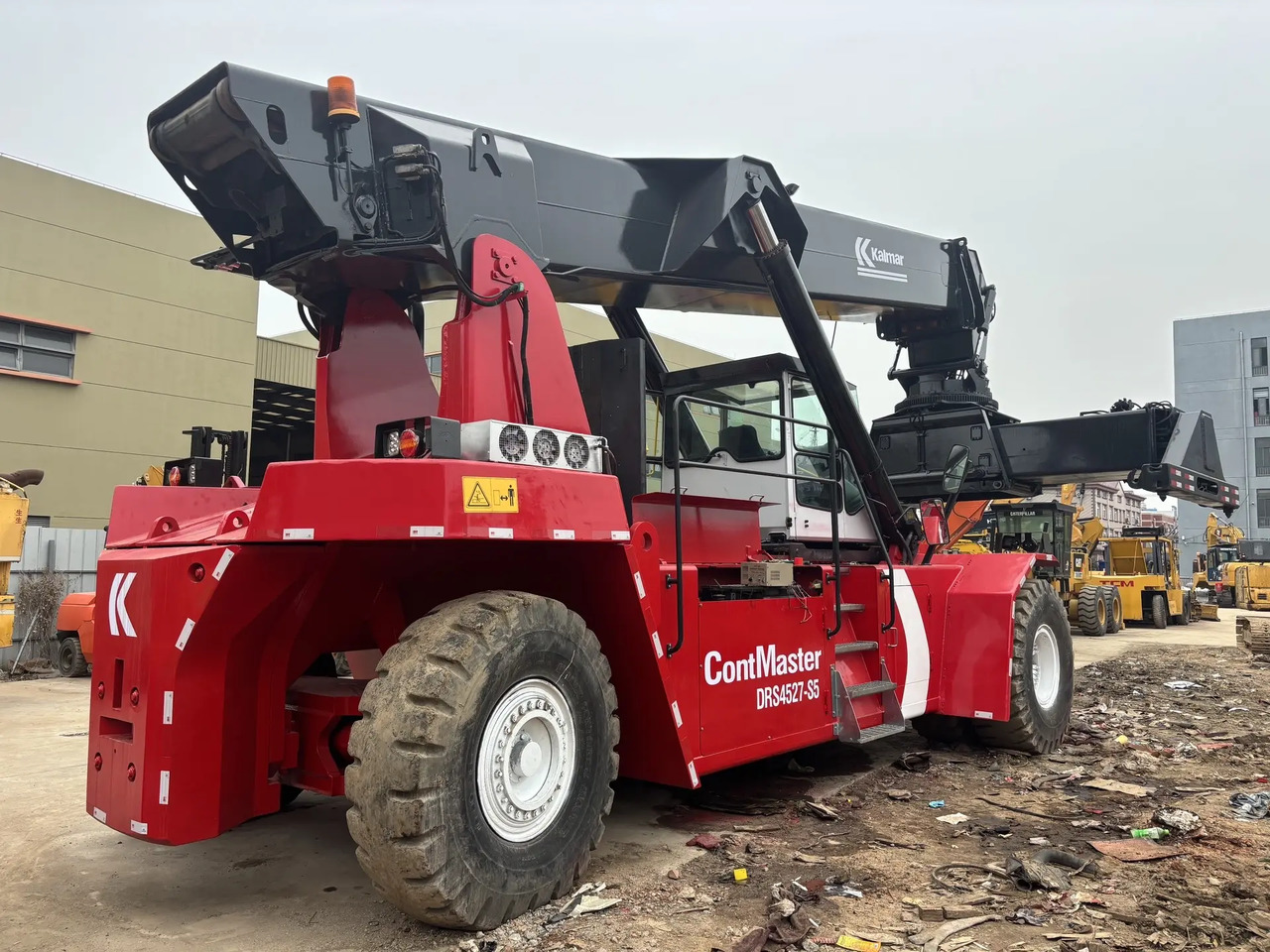 KALMAR DRS 4527 - S5 DRF450 DRT 450 45TON CONTAINER HANDLER - Dosežni viličar: slika 1 KALMAR DRS 4527 - S5 DRF450 DRT 450 45TON CONTAINER HANDLER - Dosežni viličar: slika 1