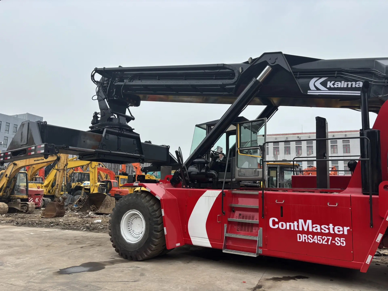 KALMAR DRS 4527 - S5 DRF450 DRT 450 45TON CONTAINER HANDLER - Dosežni viličar: slika 4 KALMAR DRS 4527 - S5 DRF450 DRT 450 45TON CONTAINER HANDLER - Dosežni viličar: slika 4