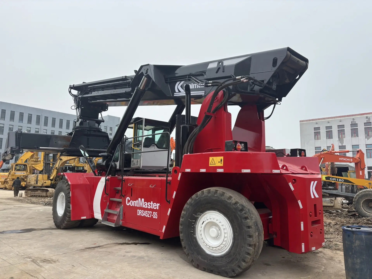 KALMAR DRS 4527 - S5 DRF450 DRT 450 45TON CONTAINER HANDLER - Dosežni viličar: slika 3 KALMAR DRS 4527 - S5 DRF450 DRT 450 45TON CONTAINER HANDLER - Dosežni viličar: slika 3