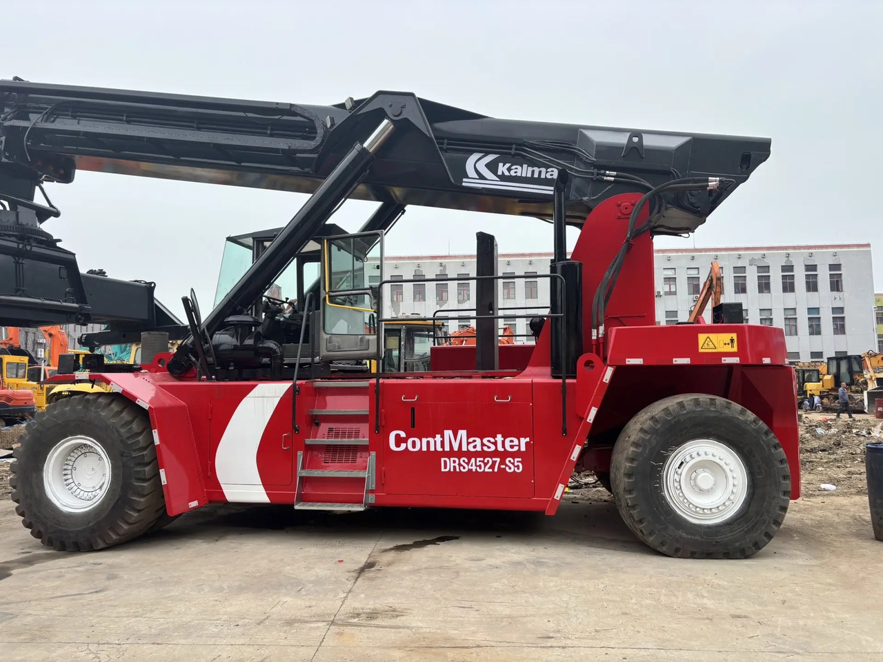 KALMAR DRS 4527 - S5 DRF450 DRT 450 45TON CONTAINER HANDLER - Dosežni viličar: slika 5 KALMAR DRS 4527 - S5 DRF450 DRT 450 45TON CONTAINER HANDLER - Dosežni viličar: slika 5