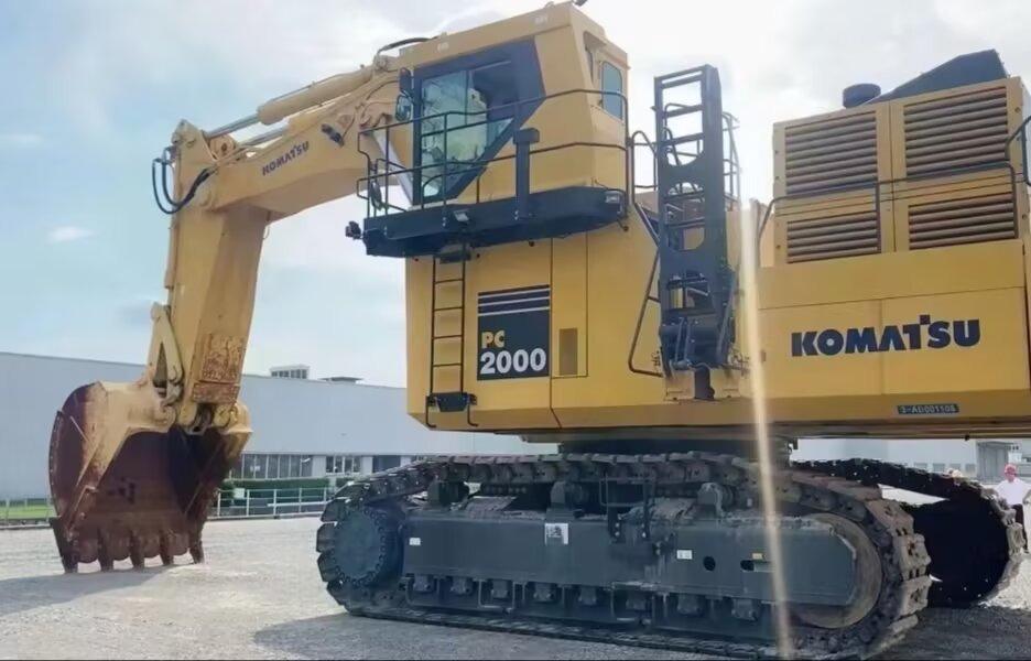KOMATSU PC2000-8 PC 2000 - 8 Mining Crawler Excavator - Rudarski stroji: slika 2 KOMATSU PC2000-8 PC 2000 - 8 Mining Crawler Excavator - Rudarski stroji: slika 2