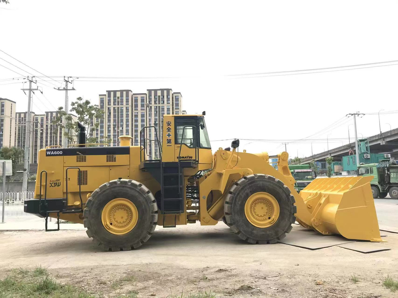 KOMATSU WA600 - Kolesni nakladalec: slika 4 KOMATSU WA600 - Kolesni nakladalec: slika 4