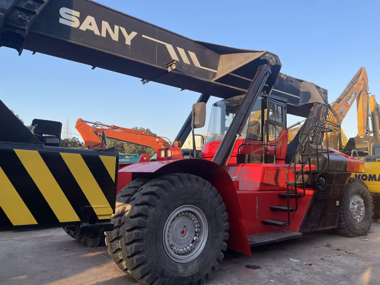 SANY SRSC45C30 45 TON CAPACITY - Dosežni viličar: slika 2 SANY SRSC45C30 45 TON CAPACITY - Dosežni viličar: slika 2