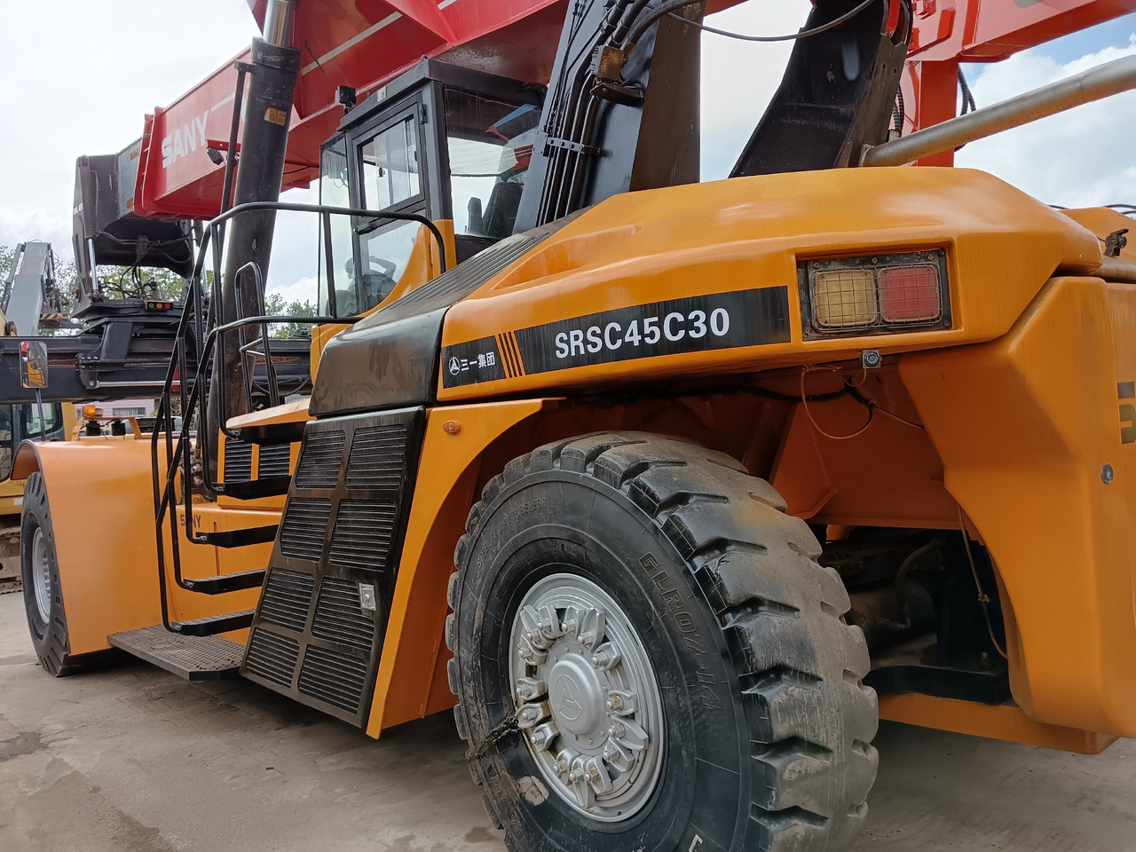 SANY SRSC45C30 REACH STACKER - Dosežni viličar: slika 1 SANY SRSC45C30 REACH STACKER - Dosežni viličar: slika 1