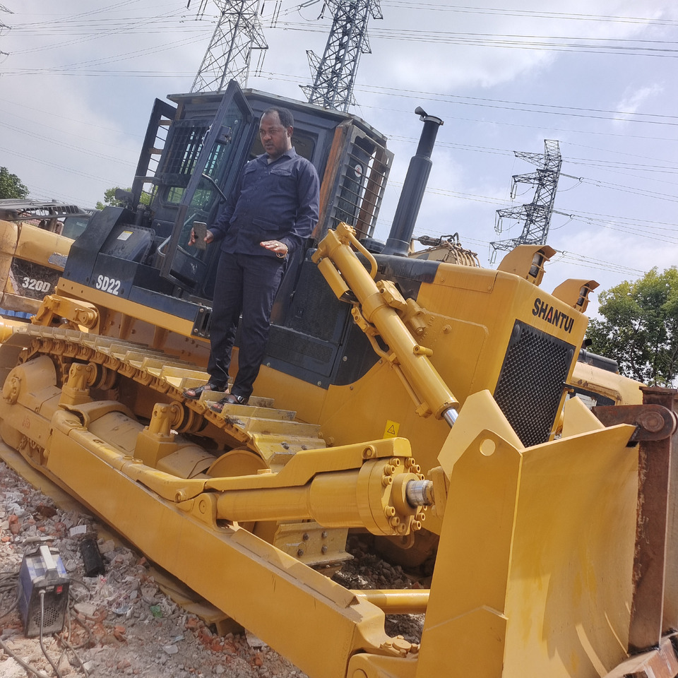 SHANTUI SD22 WITH CLEARING RAKE - Buldožer: slika 4 SHANTUI SD22 WITH CLEARING RAKE - Buldožer: slika 4