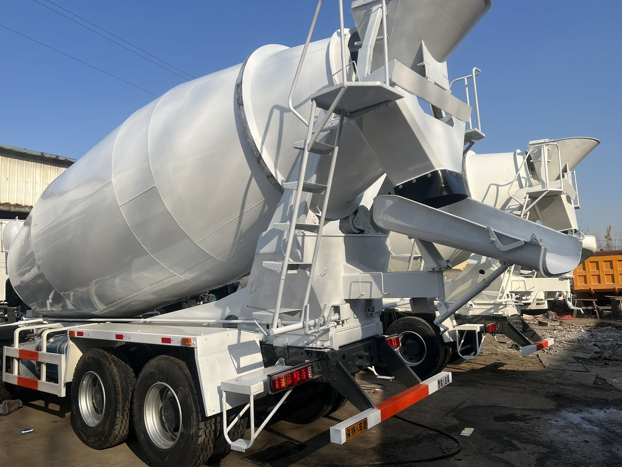 SINOTRUK HOWO 16 CMB - Avtomešalec: slika 1 SINOTRUK HOWO 16 CMB - Avtomešalec: slika 1