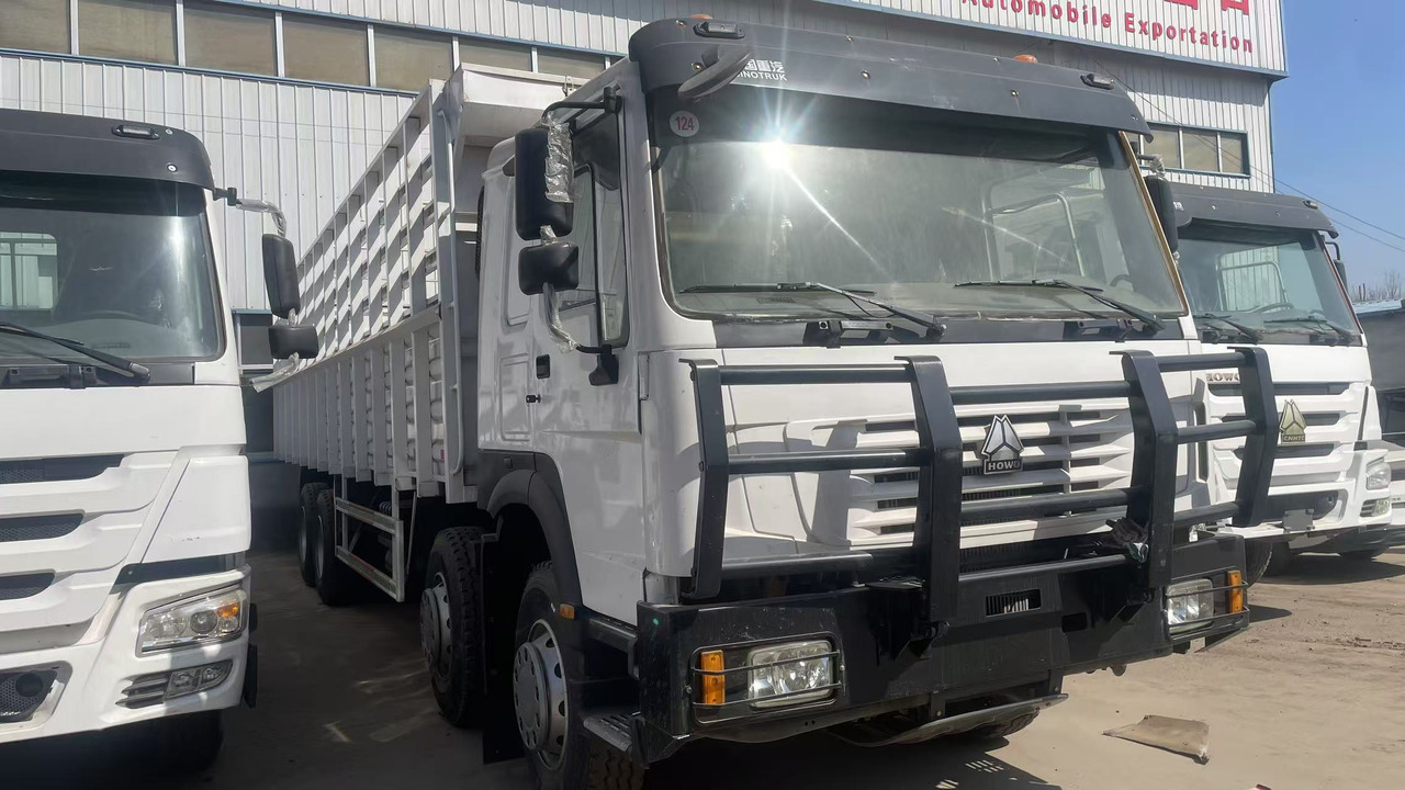 SINOTRUK HOWO 8*4 DUMP TRUCK 371 375 380 420 HP - Tovornjak za prevoz živine: slika 3 SINOTRUK HOWO 8*4 DUMP TRUCK 371 375 380 420 HP - Tovornjak za prevoz živine: slika 3