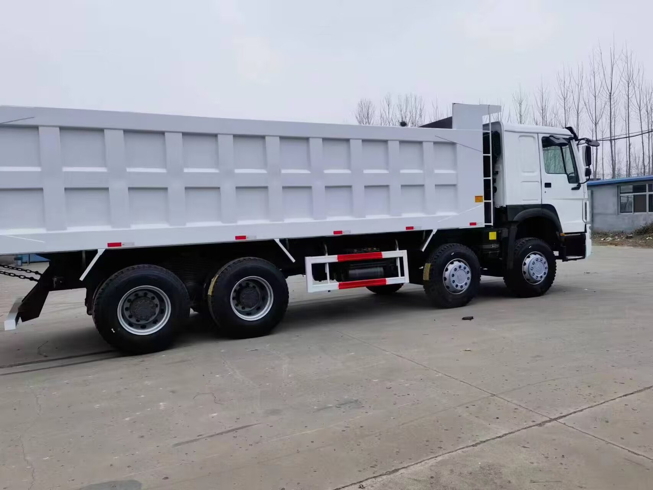 SINOTRUK HOWO 8*4 DUMP TRUCK - Tovornjak prekucnik: slika 2 SINOTRUK HOWO 8*4 DUMP TRUCK - Tovornjak prekucnik: slika 2