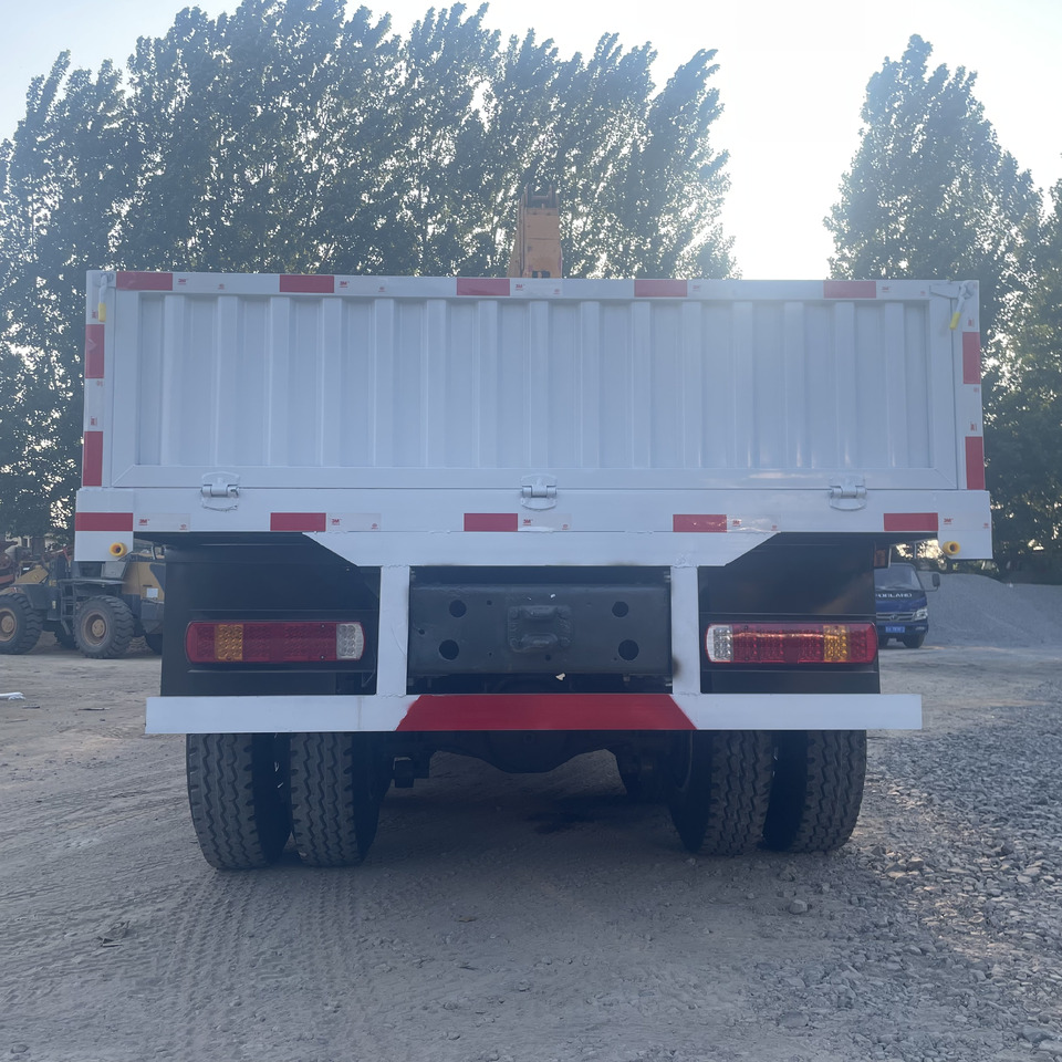 SINOTRUK HOWO 8 TON CRANE TRUCK - Tovornjak z dvigalom: slika 4 SINOTRUK HOWO 8 TON CRANE TRUCK - Tovornjak z dvigalom: slika 4