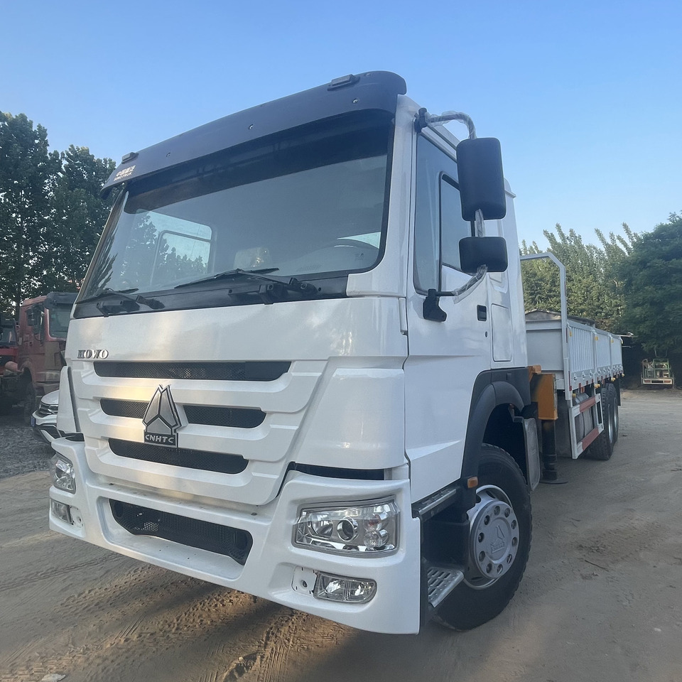 SINOTRUK HOWO 8 TON CRANE TRUCK - Tovornjak z dvigalom: slika 5 SINOTRUK HOWO 8 TON CRANE TRUCK - Tovornjak z dvigalom: slika 5