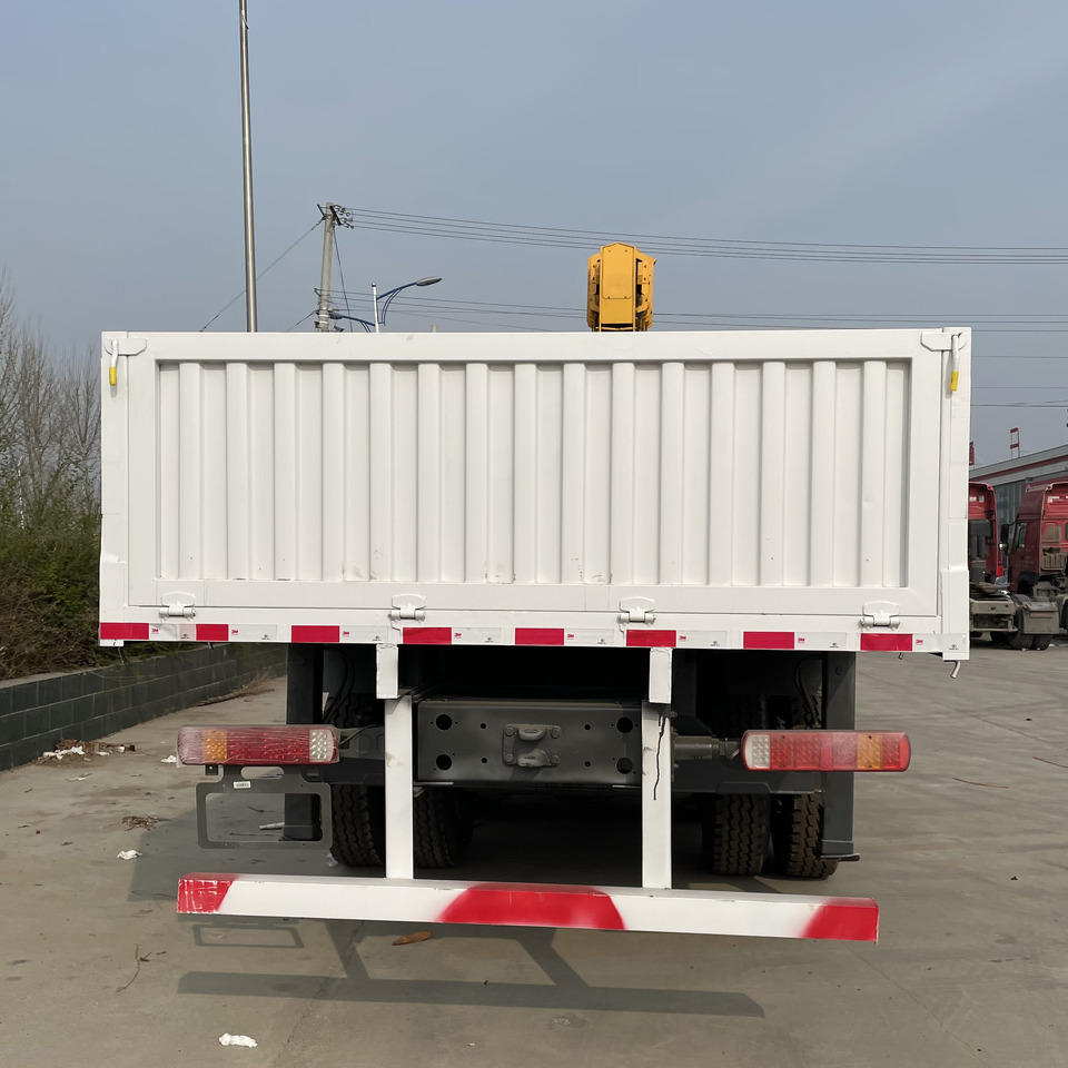 SINOTRUK HOWO 8 TON Knuckle boom truck-mounted crane - Tovornjak z dvigalom: slika 5 SINOTRUK HOWO 8 TON Knuckle boom truck-mounted crane - Tovornjak z dvigalom: slika 5
