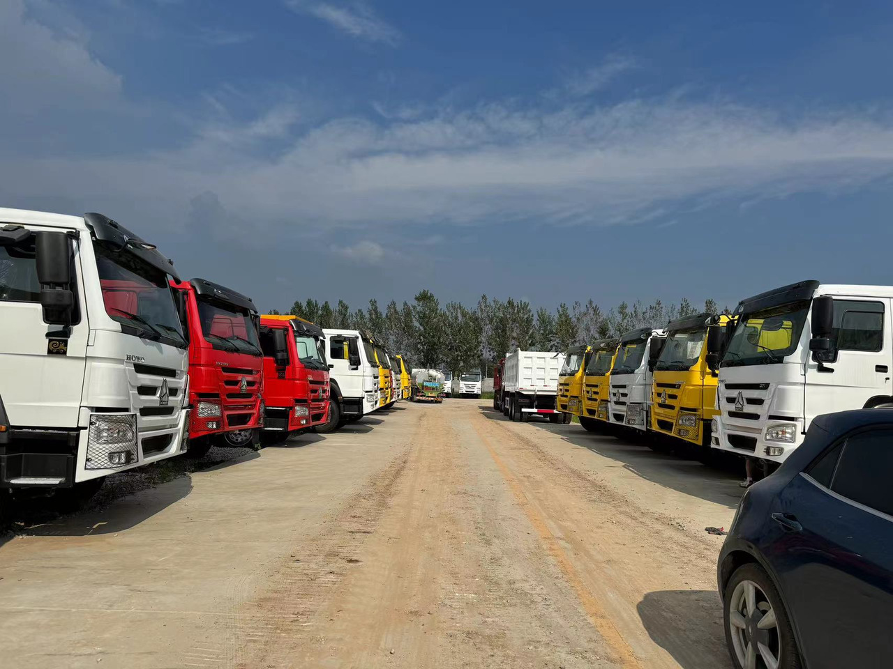 SINOTRUK HOWO DUMP TRUCK 6*4 8*4 371 380 400 420 460 HP - Tovornjak prekucnik: slika 1 SINOTRUK HOWO DUMP TRUCK 6*4 8*4 371 380 400 420 460 HP - Tovornjak prekucnik: slika 1