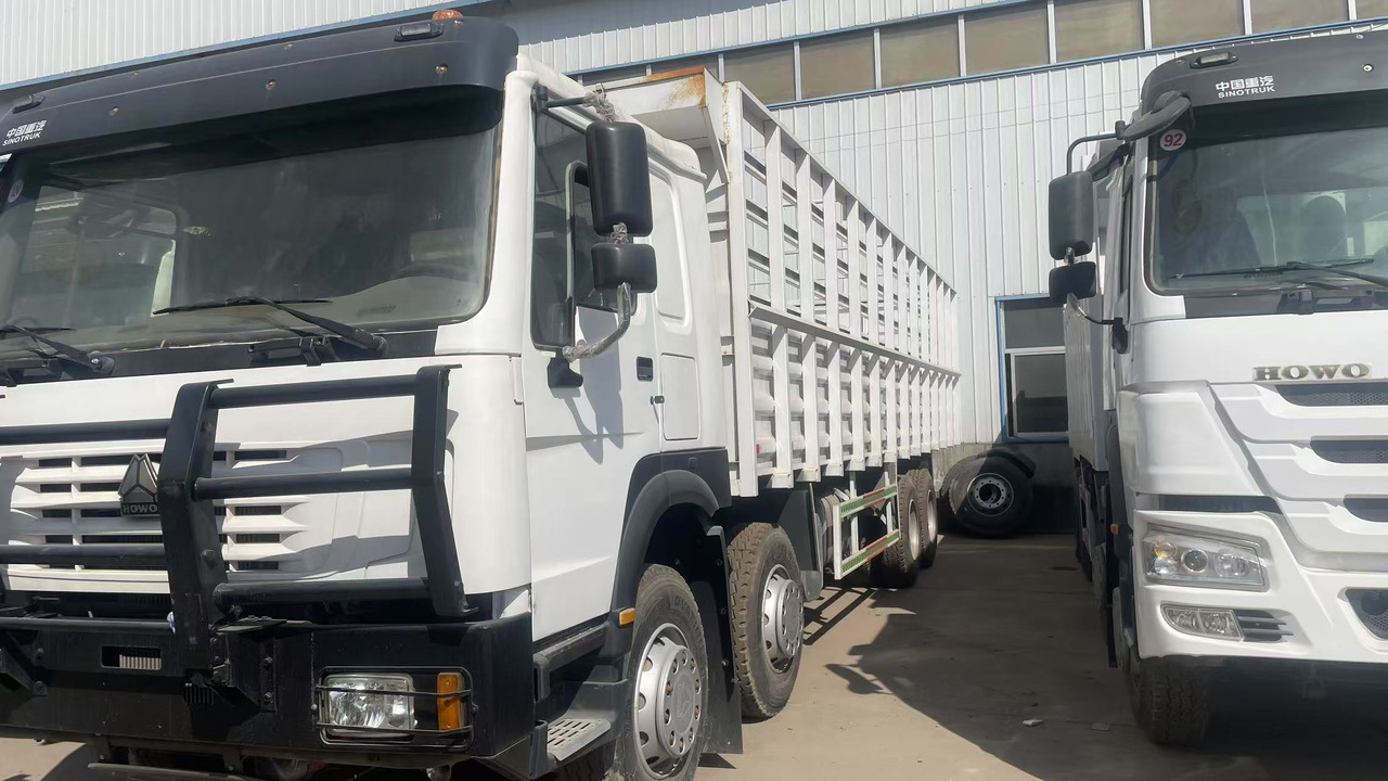 SINOTRUK HOWO DUMP TRUCK WITH FENCE 8*4 - Tovornjak prekucnik: slika 3 SINOTRUK HOWO DUMP TRUCK WITH FENCE 8*4 - Tovornjak prekucnik: slika 3