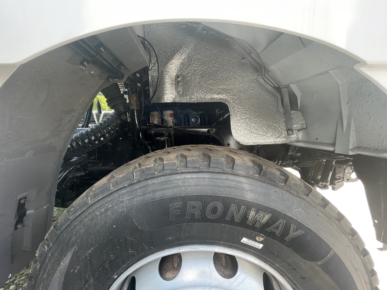 SHACMAN F3000 TRACTOR HEAD - Vlačilec: slika 2 SHACMAN F3000 TRACTOR HEAD - Vlačilec: slika 2