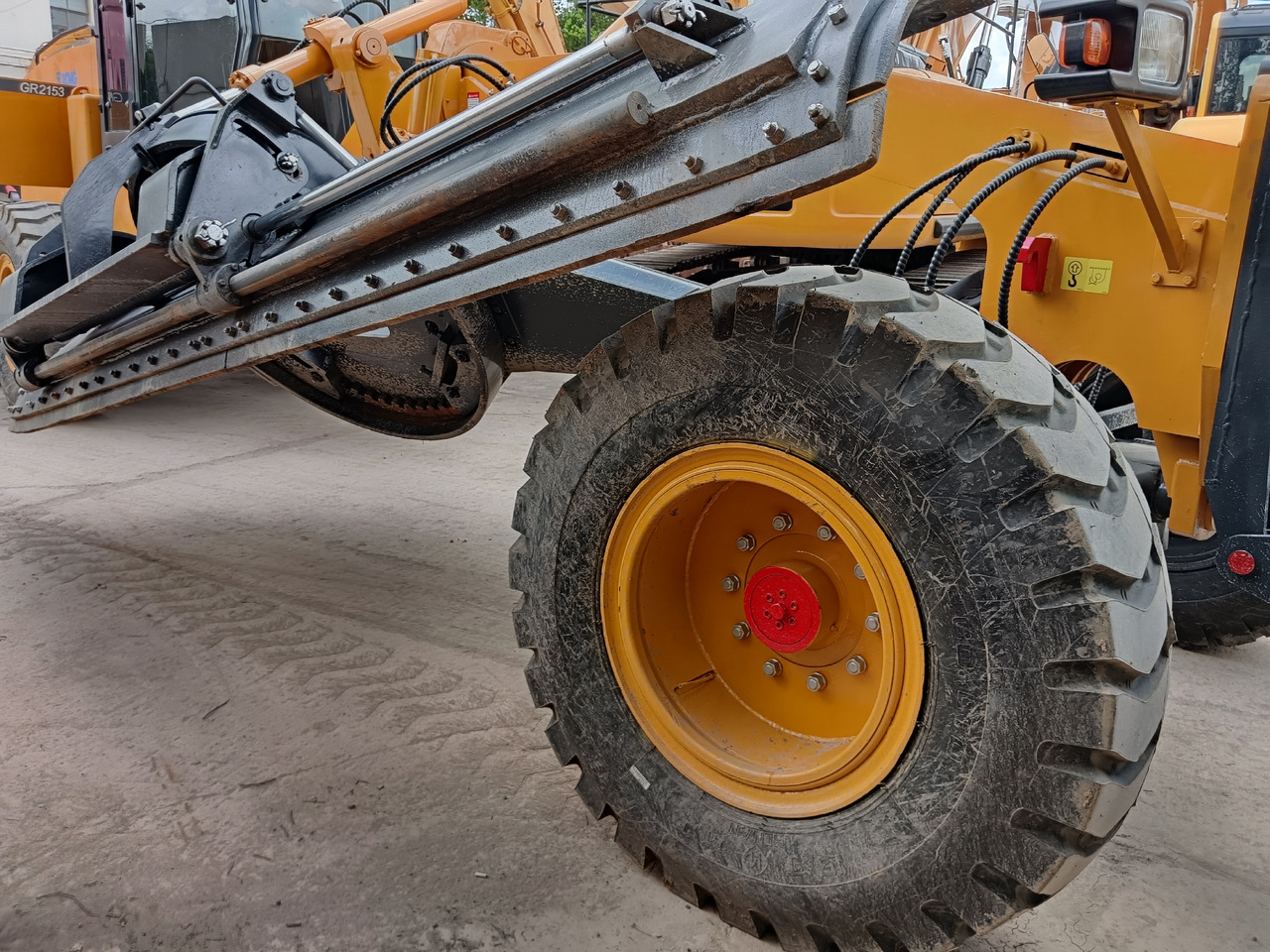 XCMG GR2153 WITH RIPPER AND TWO BLADES - Greder: slika 3 XCMG GR2153 WITH RIPPER AND TWO BLADES - Greder: slika 3