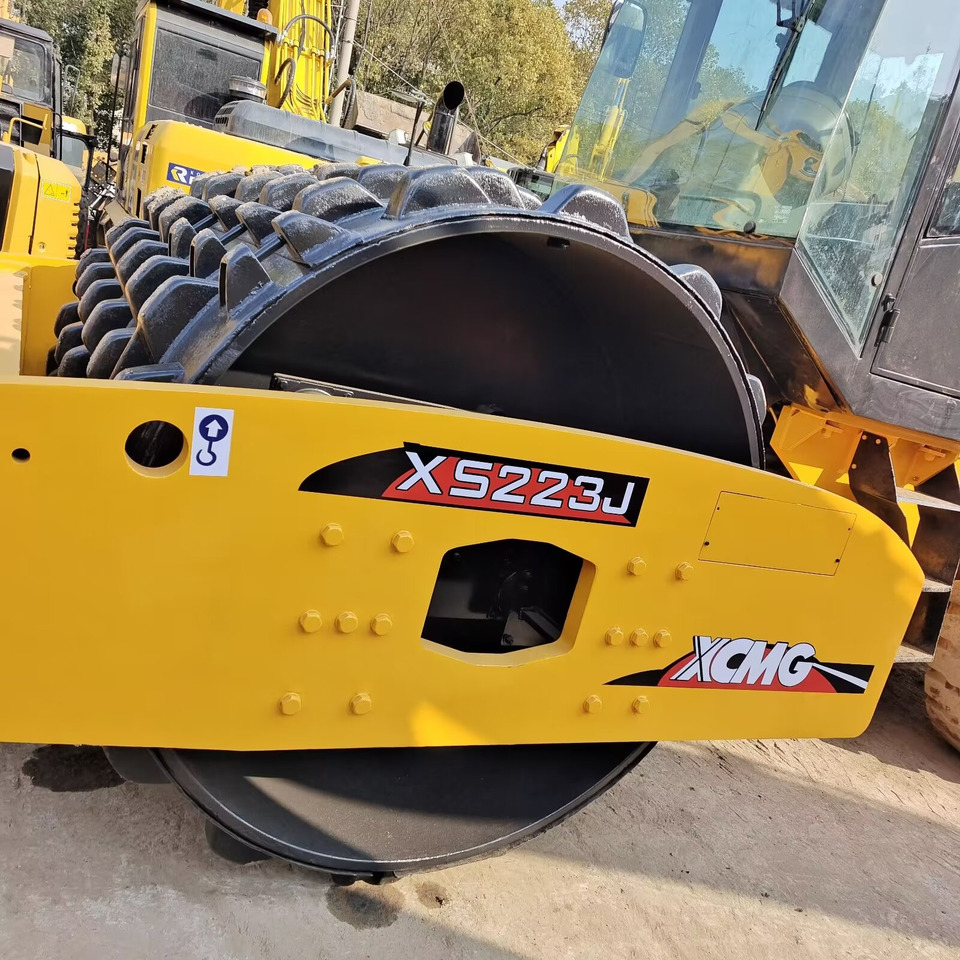 XCMG XS223J Goat Horn Vibratory Roller Compactor - Cestni valjar: slika 4 XCMG XS223J Goat Horn Vibratory Roller Compactor - Cestni valjar: slika 4
