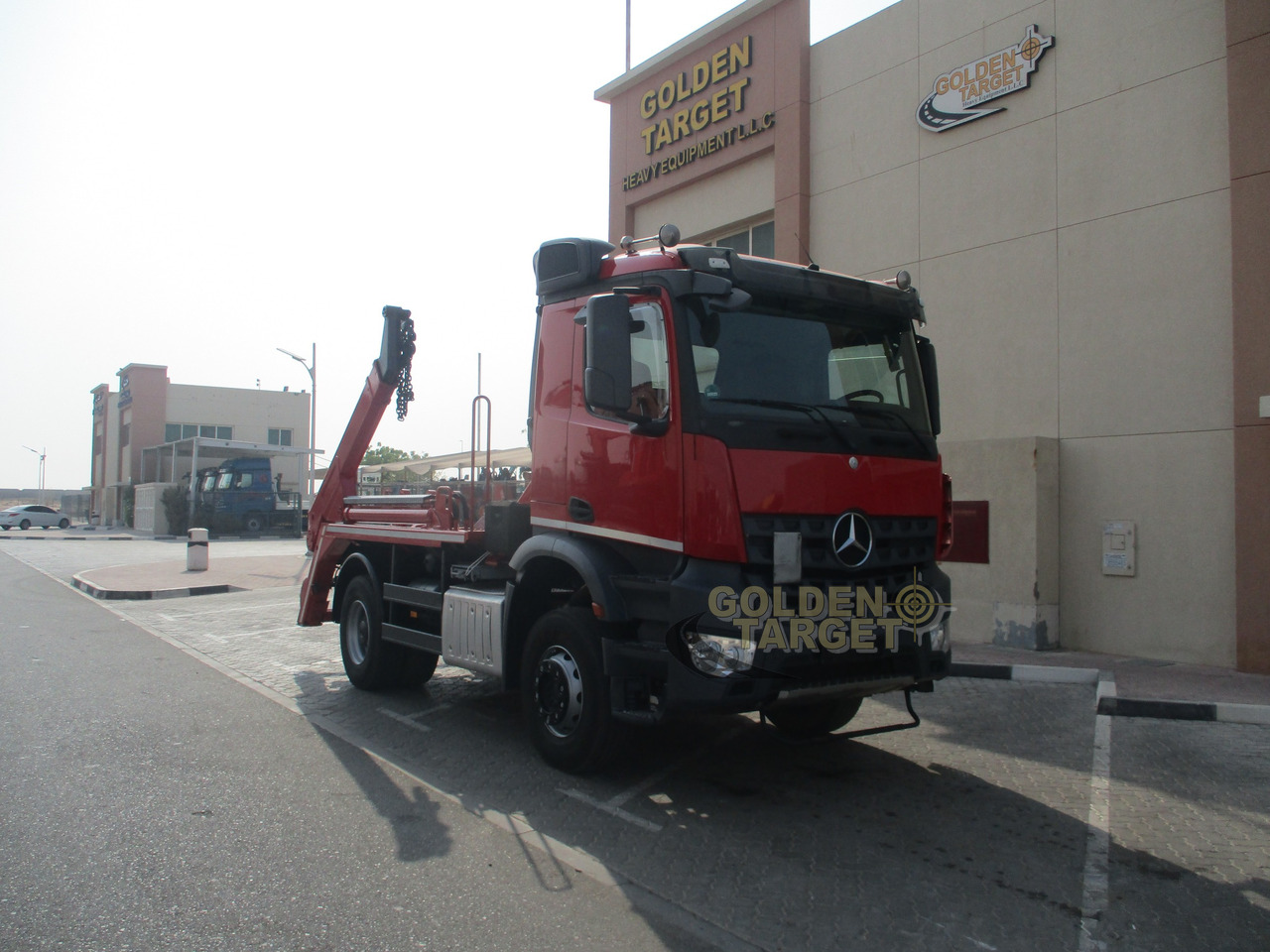 MERCEDES-BENZ Arocs 1832 4x2 Skip Loader - Komunalni tovornjak: slika 2 MERCEDES-BENZ Arocs 1832 4x2 Skip Loader - Komunalni tovornjak: slika 2