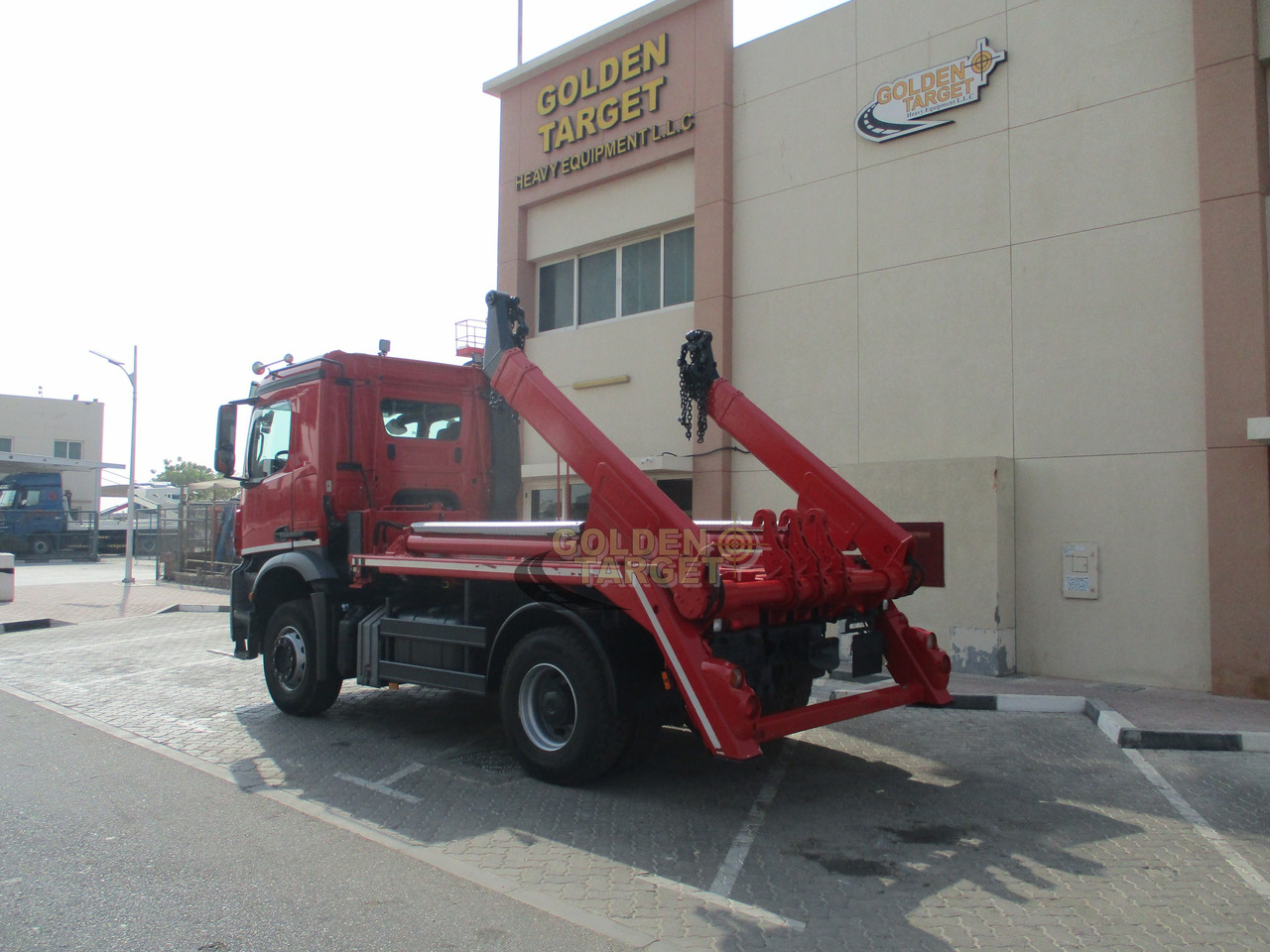 MERCEDES-BENZ Arocs 1832 4x2 Skip Loader - Komunalni tovornjak: slika 3 MERCEDES-BENZ Arocs 1832 4x2 Skip Loader - Komunalni tovornjak: slika 3