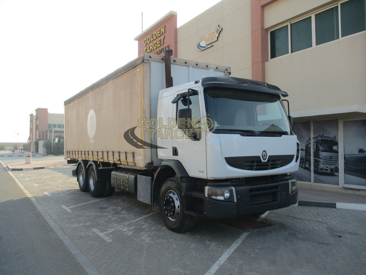 Renault KERAX 380 Curtainsider Truck - Tovornjak s ponjavo: slika 1 Renault KERAX 380 Curtainsider Truck - Tovornjak s ponjavo: slika 1