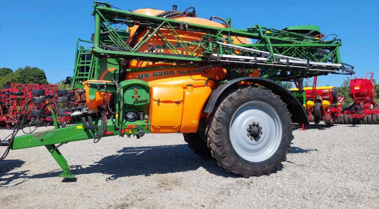 Amazone UX 6200 SUPER - 36-30-24m - Vlečna škropilnica: slika 1 Amazone UX 6200 SUPER - 36-30-24m - Vlečna škropilnica: slika 1