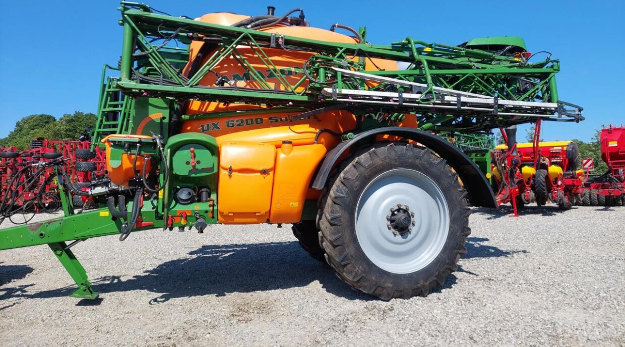 Amazone UX 6200 SUPER - 36-30-24m - Vlečna škropilnica: slika 3 Amazone UX 6200 SUPER - 36-30-24m - Vlečna škropilnica: slika 3