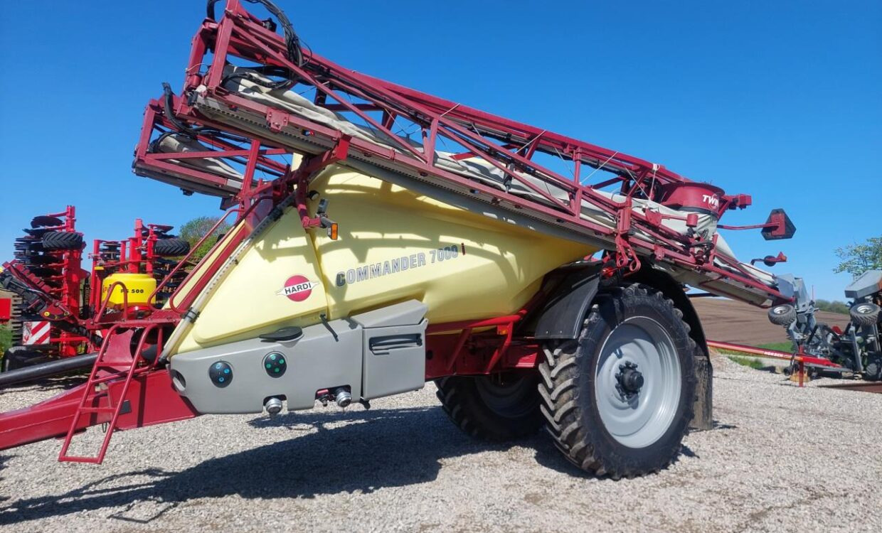 Hardi Commander 7000i - 28m Twin - Vlečna škropilnica: slika 1 Hardi Commander 7000i - 28m Twin - Vlečna škropilnica: slika 1