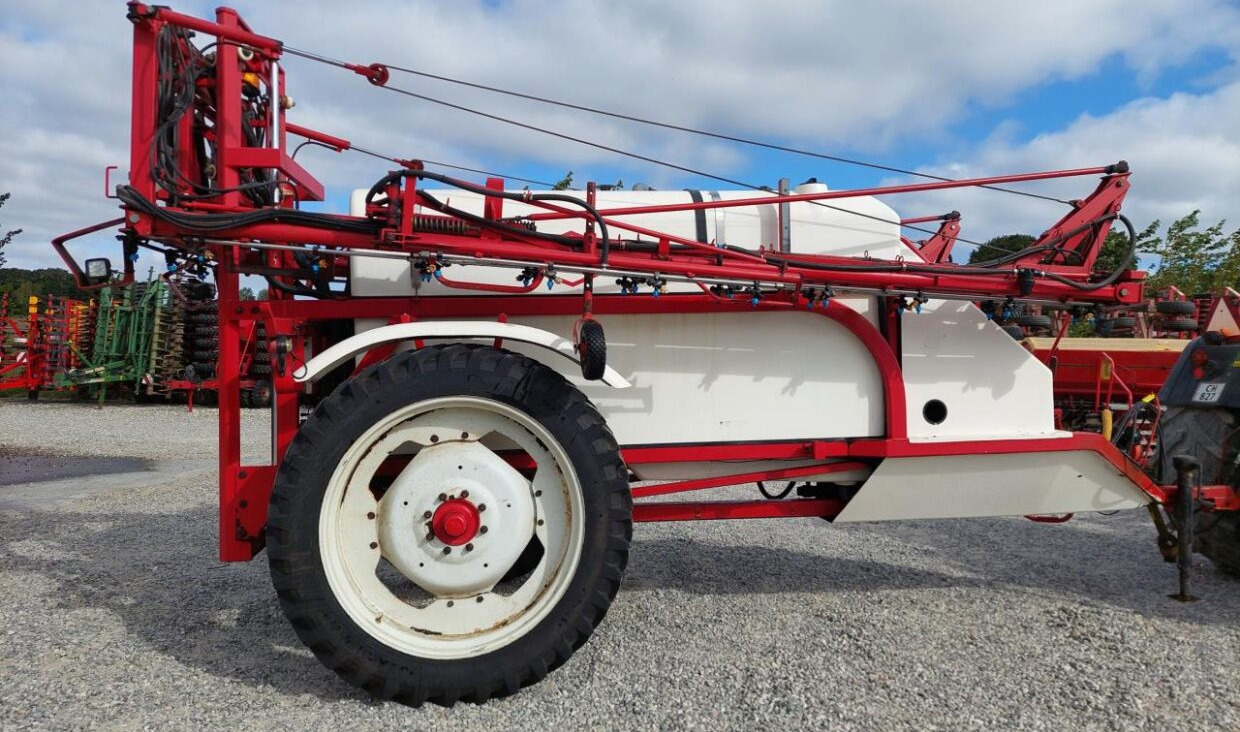 Vlečna škropilnica Lindus 3000 L - 24m, Synet: slika 6