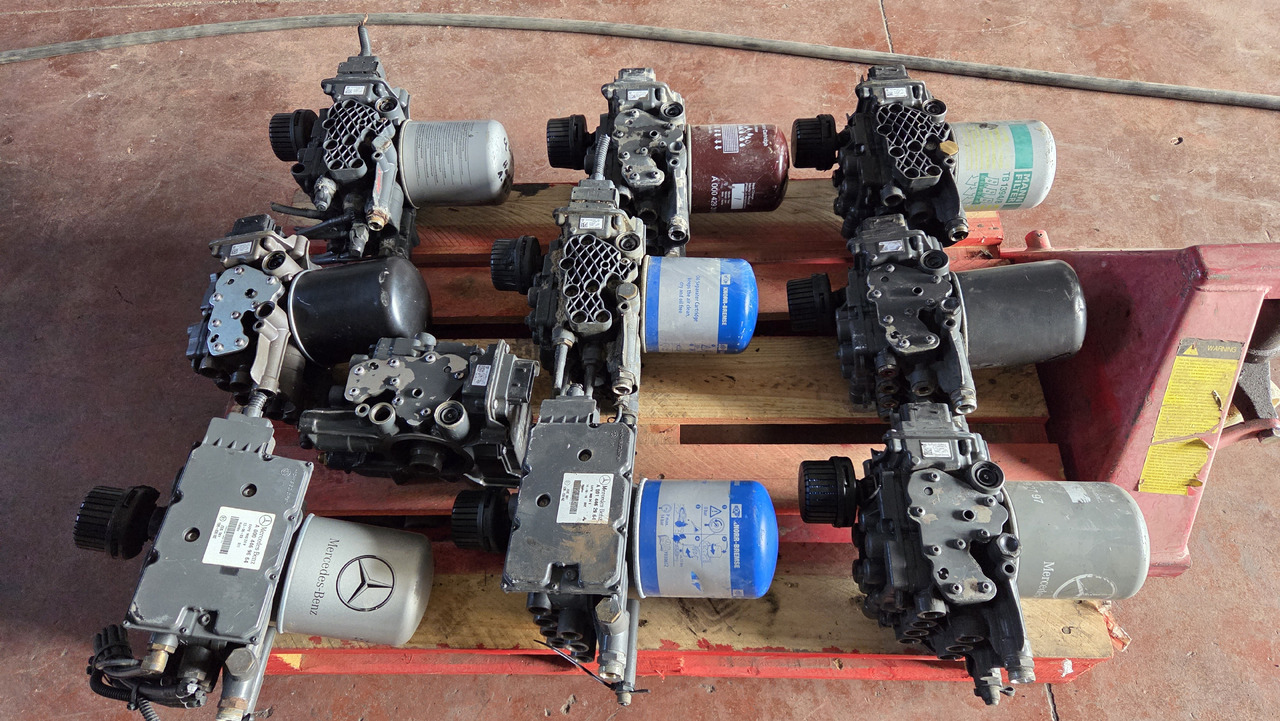 KNORR-BREMSE CONTROL UNIT EAPU K 102145 - ECU za Tovornjak: slika 1 KNORR-BREMSE CONTROL UNIT EAPU K 102145 - ECU za Tovornjak: slika 1