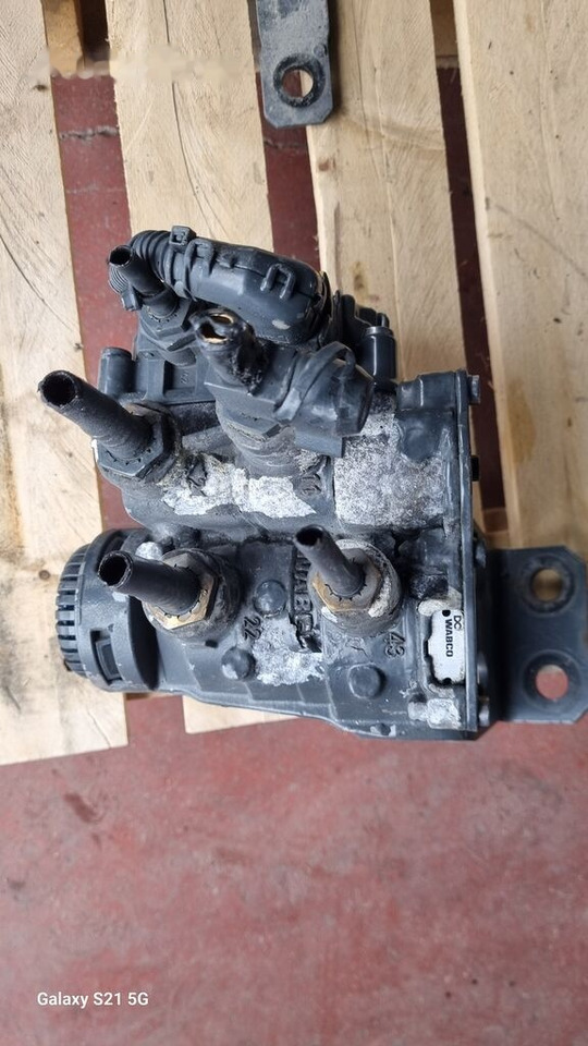 Knorr-Bremse AIR DRYER Mercedes-Benz ACTROS MP4 - Zavorni ventil za Tovornjak: slika 4 Knorr-Bremse AIR DRYER Mercedes-Benz ACTROS MP4 - Zavorni ventil za Tovornjak: slika 4