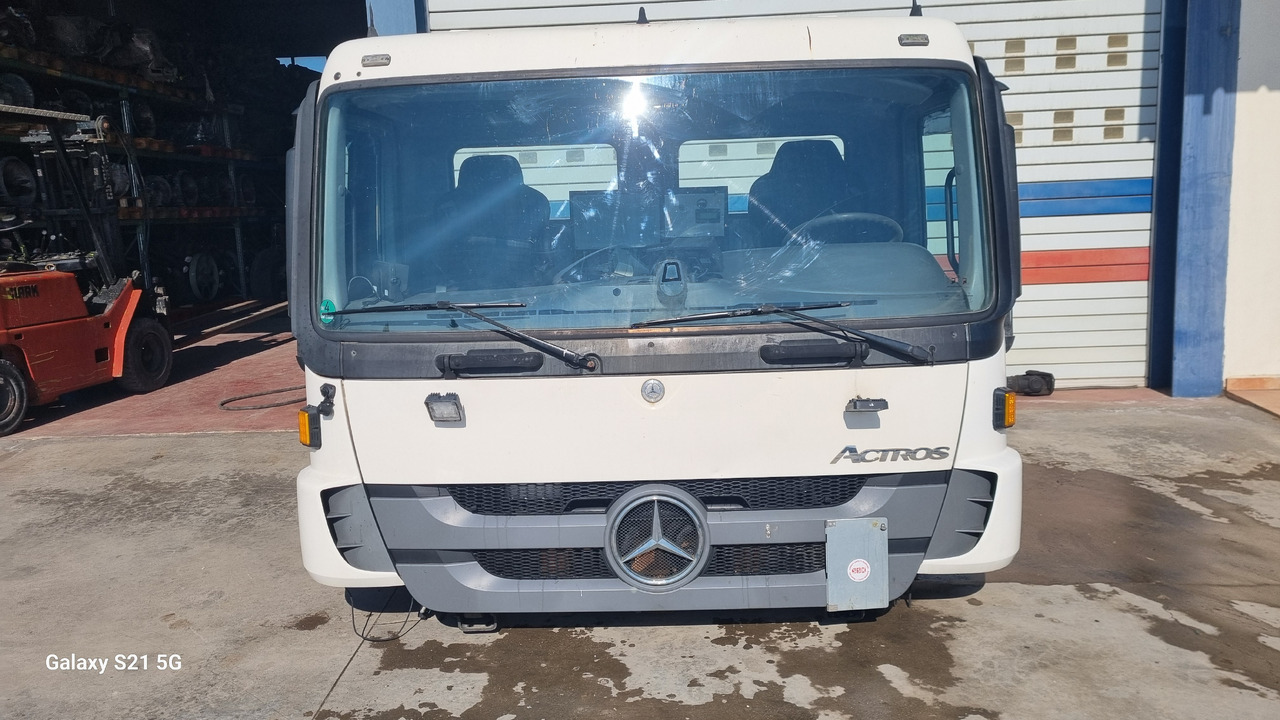 MERCEDES ACTROS MP3 - Kabina: slika 1 MERCEDES ACTROS MP3 - Kabina: slika 1