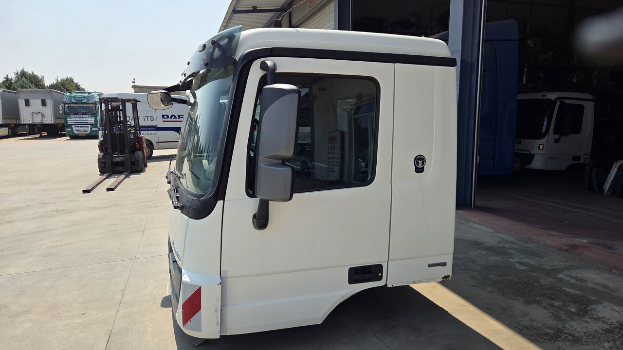 MERCEDES ACTROS MP3 MEDIUM - Kabina: slika 2 MERCEDES ACTROS MP3 MEDIUM - Kabina: slika 2