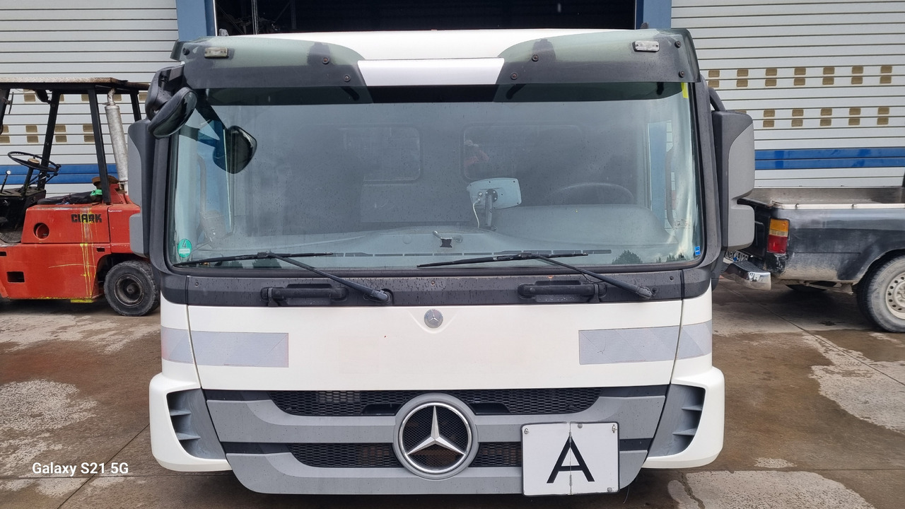 MERCEDES ACTROS MP3 MEDIUM - Kabina: slika 2 MERCEDES ACTROS MP3 MEDIUM - Kabina: slika 2