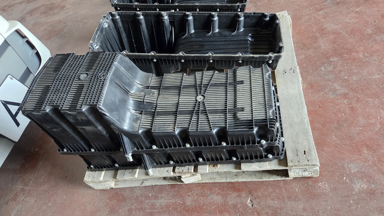 MERCEDES-BENZ ACTROS MP4 A4700105513 - Oljno korito: slika 2 MERCEDES-BENZ ACTROS MP4 A4700105513 - Oljno korito: slika 2