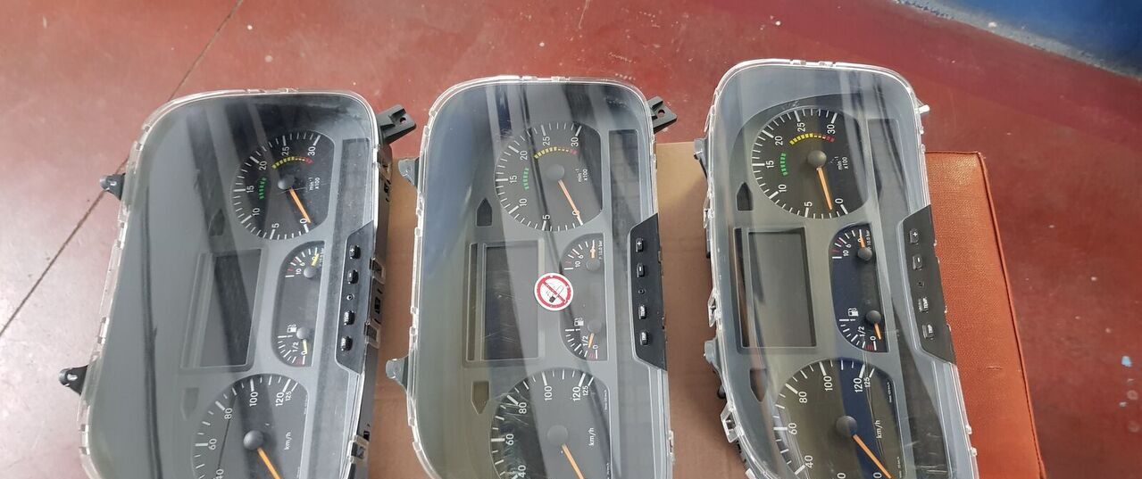 Mercedes-Benz AXOR EURO 5 - Armaturna plošča za Tovornjak: slika 1 Mercedes-Benz AXOR EURO 5 - Armaturna plošča za Tovornjak: slika 1
