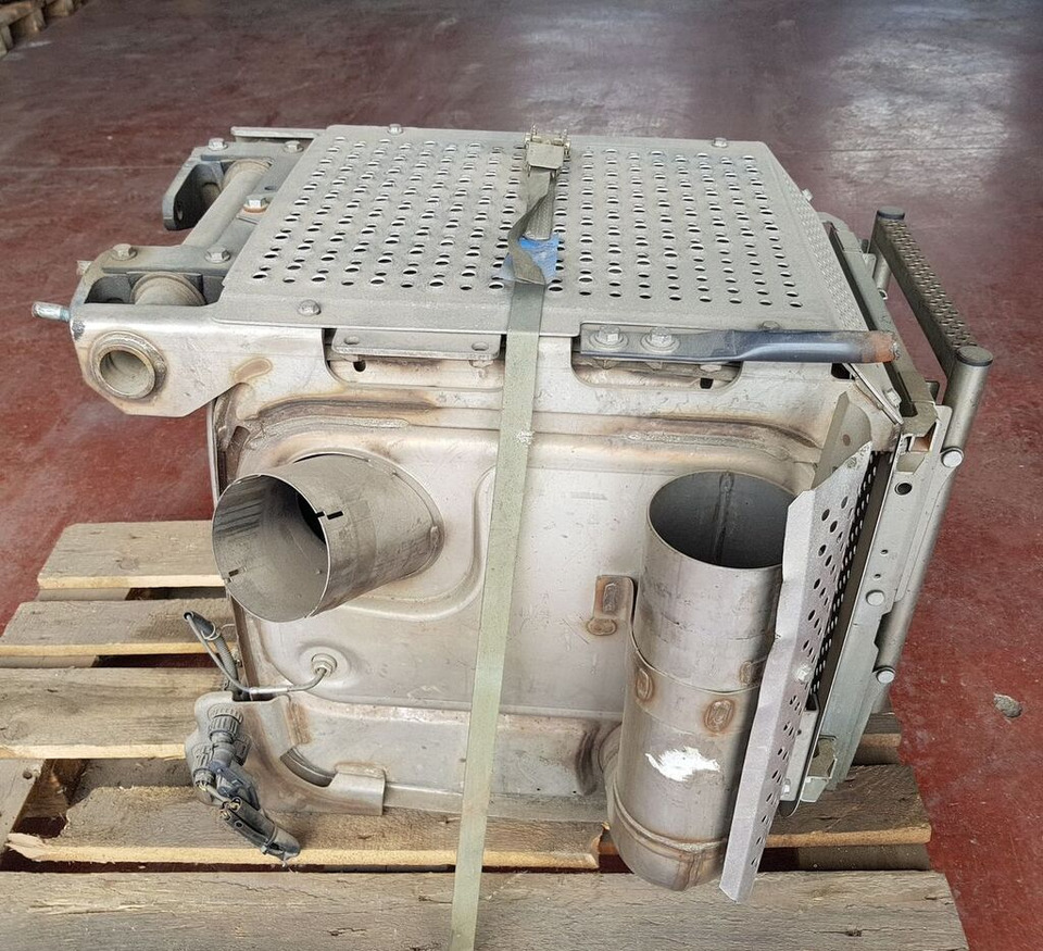 Mercedes-Benz GILLET Z308246 A 957 490 05 14 Mercedes-Benz - Katalizator za Tovornjak: slika 1 Mercedes-Benz GILLET Z308246 A 957 490 05 14 Mercedes-Benz - Katalizator za Tovornjak: slika 1