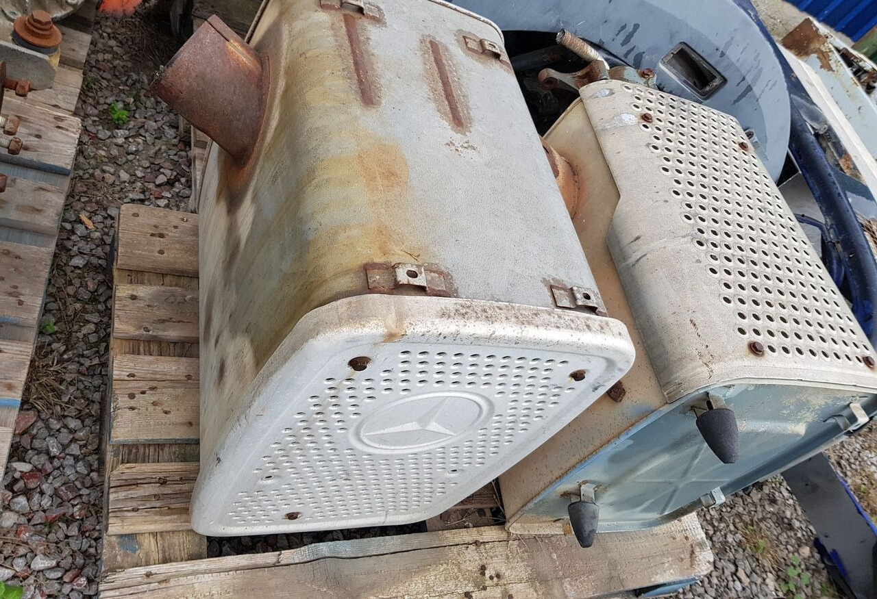 Mercedes-Benz GILLET Z308246 A 957 490 05 14 Mercedes-Benz - Katalizator za Tovornjak: slika 4 Mercedes-Benz GILLET Z308246 A 957 490 05 14 Mercedes-Benz - Katalizator za Tovornjak: slika 4