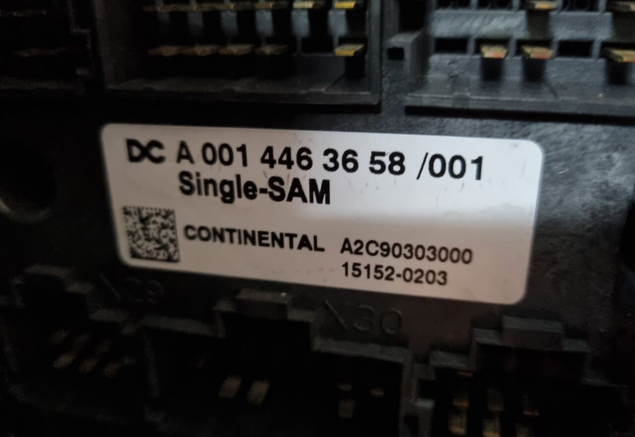 Mercedes-Benz GRUNDMODUL ACTROS MP4 A0014465158 Mercedes-Benz ACTROS MP4 EURO 6 - Varovalka za Tovornjak: slika 5 Mercedes-Benz GRUNDMODUL ACTROS MP4 A0014465158 Mercedes-Benz ACTROS MP4 EURO 6 - Varovalka za Tovornjak: slika 5