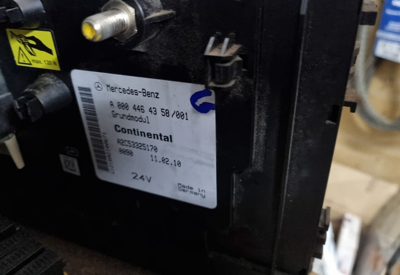 Mercedes-Benz GRUNDMODUL ACTROS MP4 A0014465158 Mercedes-Benz ACTROS MP4 EURO 6 - Varovalka za Tovornjak: slika 4 Mercedes-Benz GRUNDMODUL ACTROS MP4 A0014465158 Mercedes-Benz ACTROS MP4 EURO 6 - Varovalka za Tovornjak: slika 4