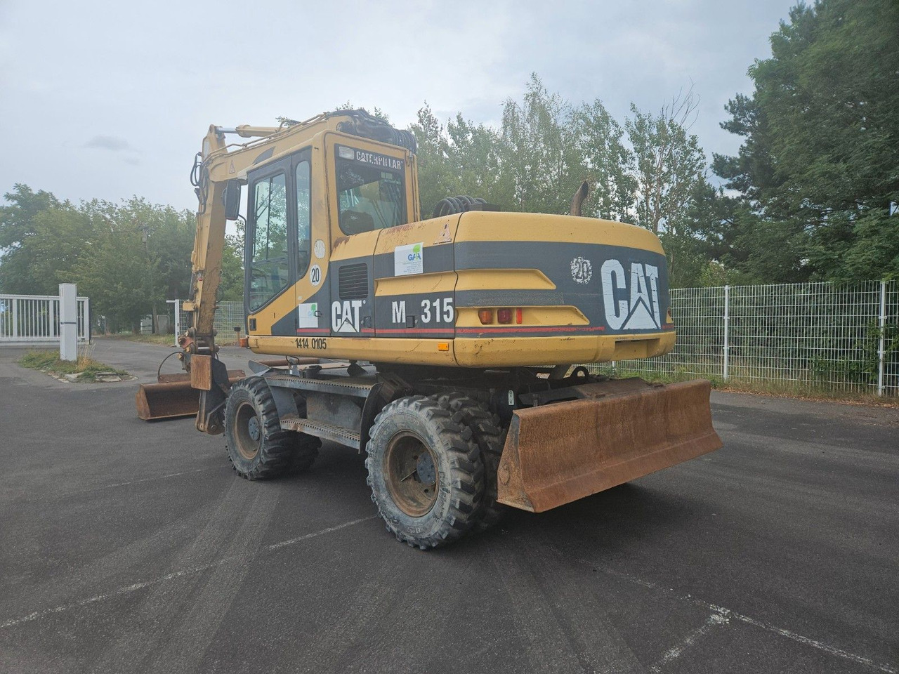CAT M315 Mobilbagger mit Pratzen und Schild - Bager na kolesih: slika 2 CAT M315 Mobilbagger mit Pratzen und Schild - Bager na kolesih: slika 2