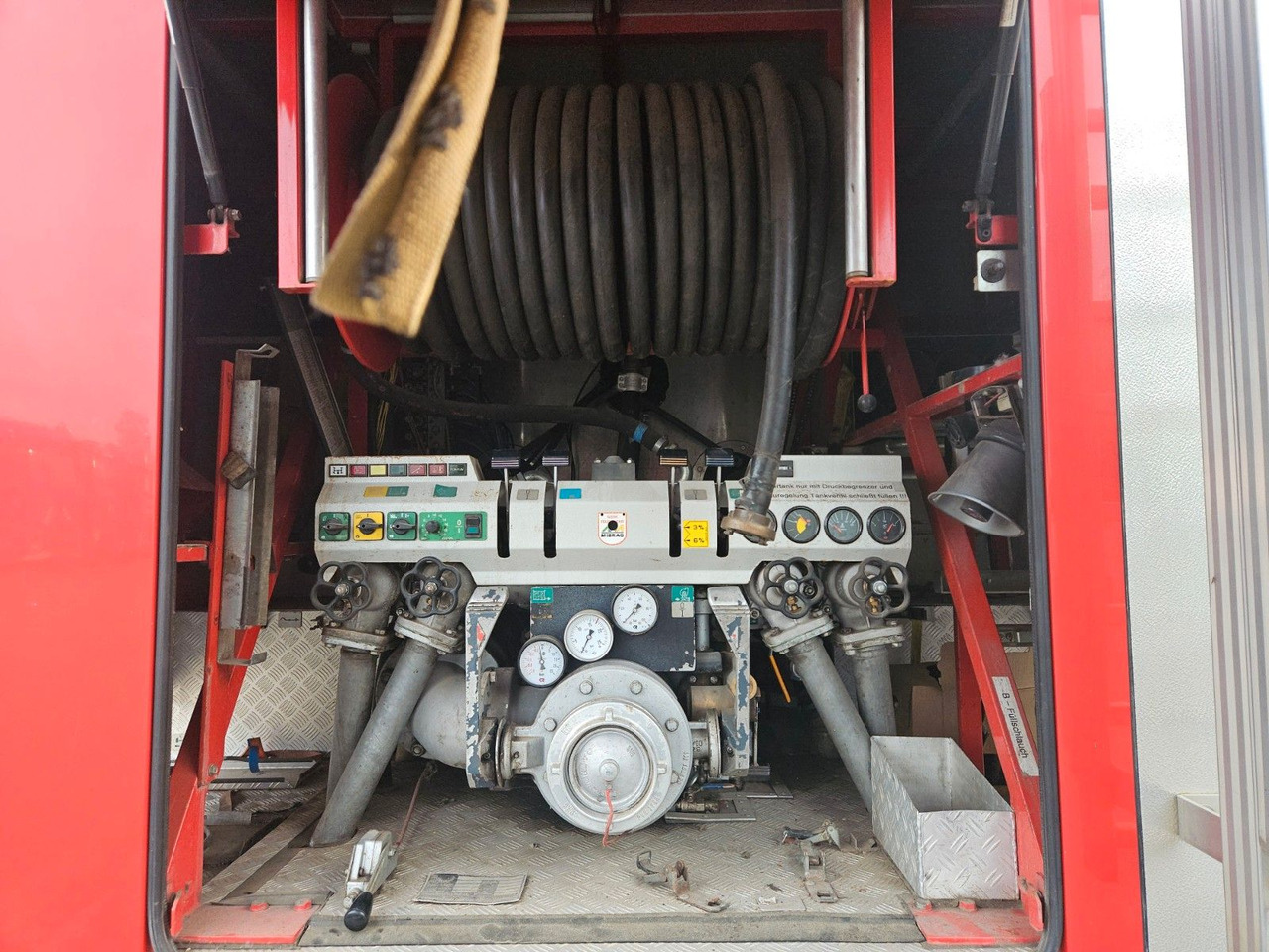 MAN KAT 6x6 Tanklöschfahrzeug - Tovornjak cisterna: slika 5 MAN KAT 6x6 Tanklöschfahrzeug - Tovornjak cisterna: slika 5