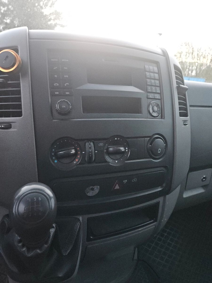 Mercedes-Benz Sprinter II Pritsche 314 CDI - Dostavno vozilo s kesonom: slika 5 Mercedes-Benz Sprinter II Pritsche 314 CDI - Dostavno vozilo s kesonom: slika 5