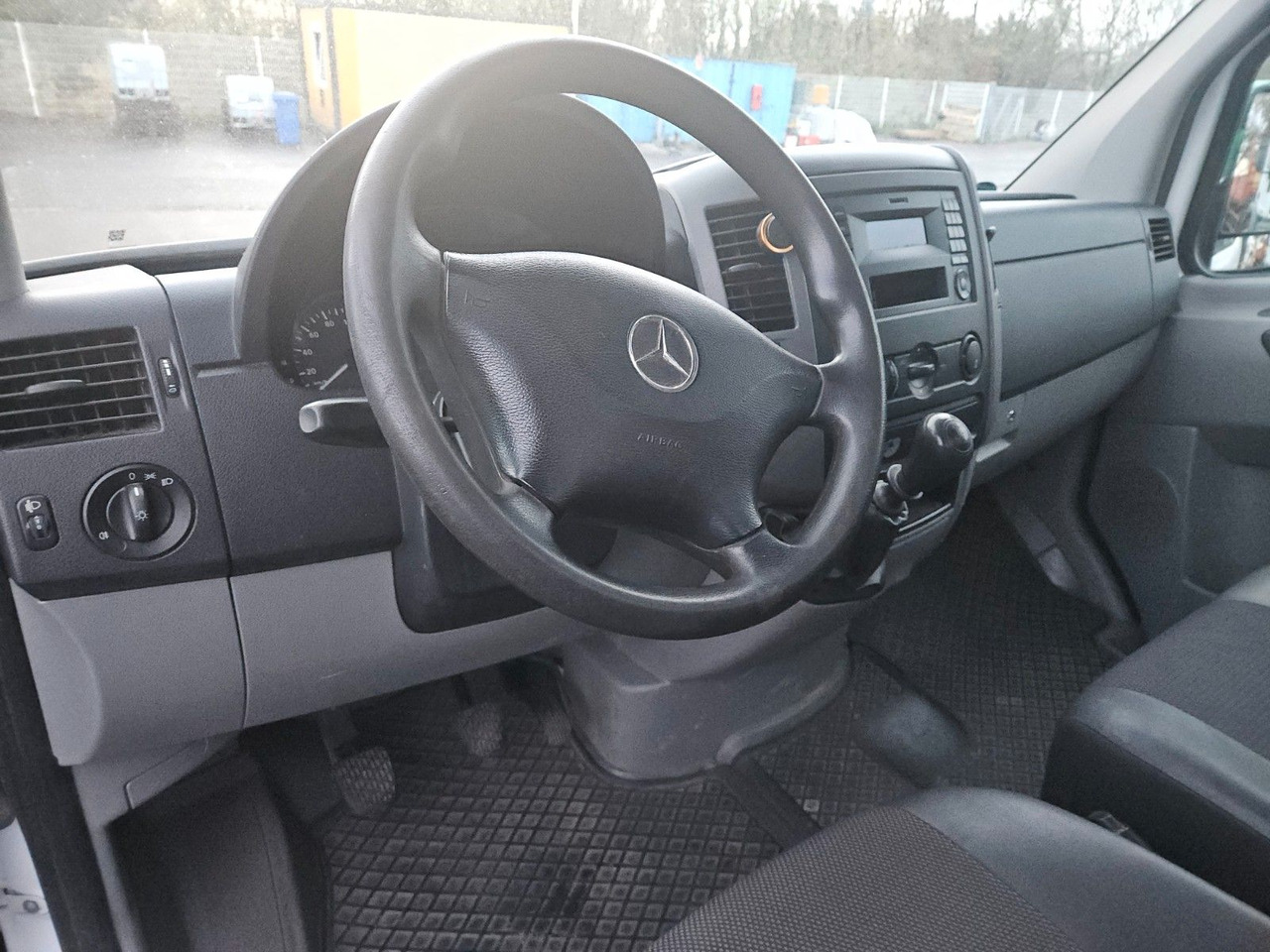 Mercedes-Benz Sprinter II Pritsche 314 CDI - Dostavno vozilo s kesonom: slika 4 Mercedes-Benz Sprinter II Pritsche 314 CDI - Dostavno vozilo s kesonom: slika 4