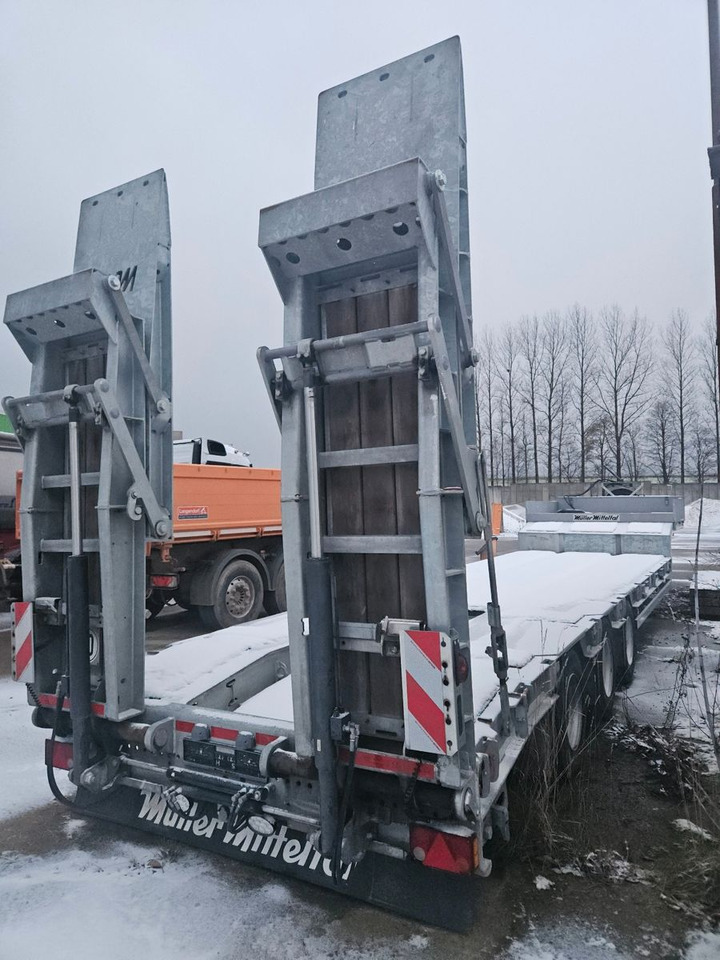 Müller-Mitteltal TS 3 Tieflader nur ca. 6.000km gefahren 42t - Nizko noseča polprikolica: slika 3 Müller-Mitteltal TS 3 Tieflader nur ca. 6.000km gefahren 42t - Nizko noseča polprikolica: slika 3