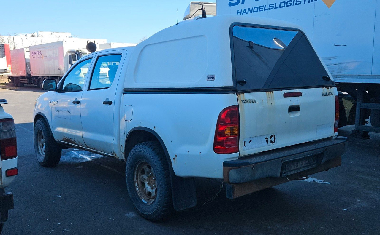 Toyota Hilux Double Cab 4x4 - SUV: slika 4 Toyota Hilux Double Cab 4x4 - SUV: slika 4