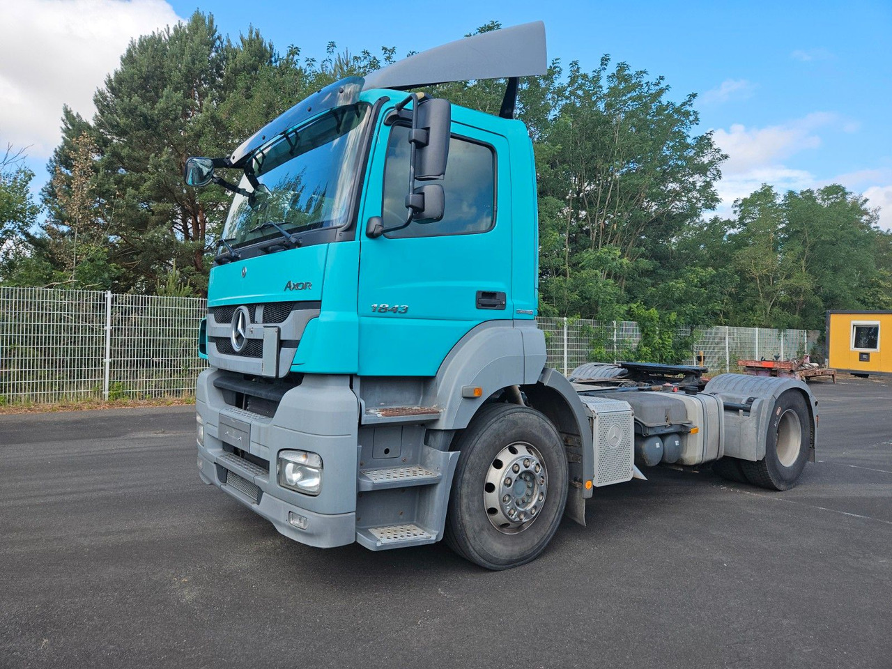Mercedes-Benz Axor 1843 4x2 mit Kipphydraulik - Vlačilec: slika 2 Mercedes-Benz Axor 1843 4x2 mit Kipphydraulik - Vlačilec: slika 2